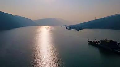 8K航拍震撼延时长江日落码头轮船视频素材视频的预览图